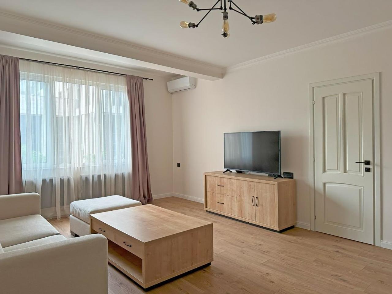 City Center Living In Yerevan Apartment Ngoại thất bức ảnh